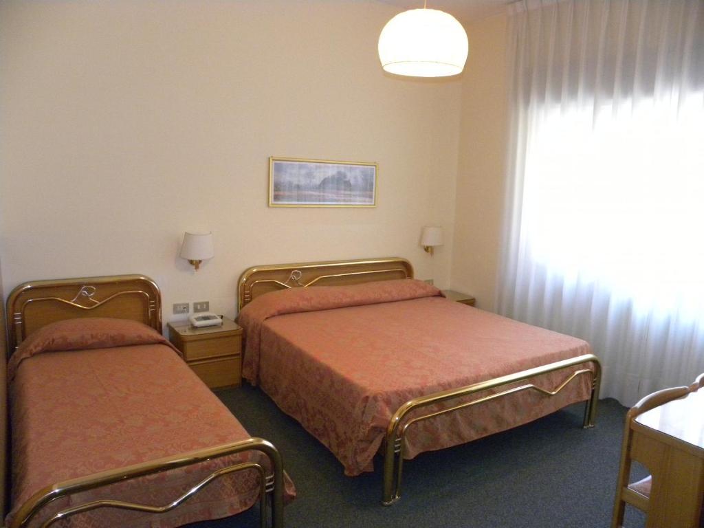 Hotel Rosengarten Pavia Room photo