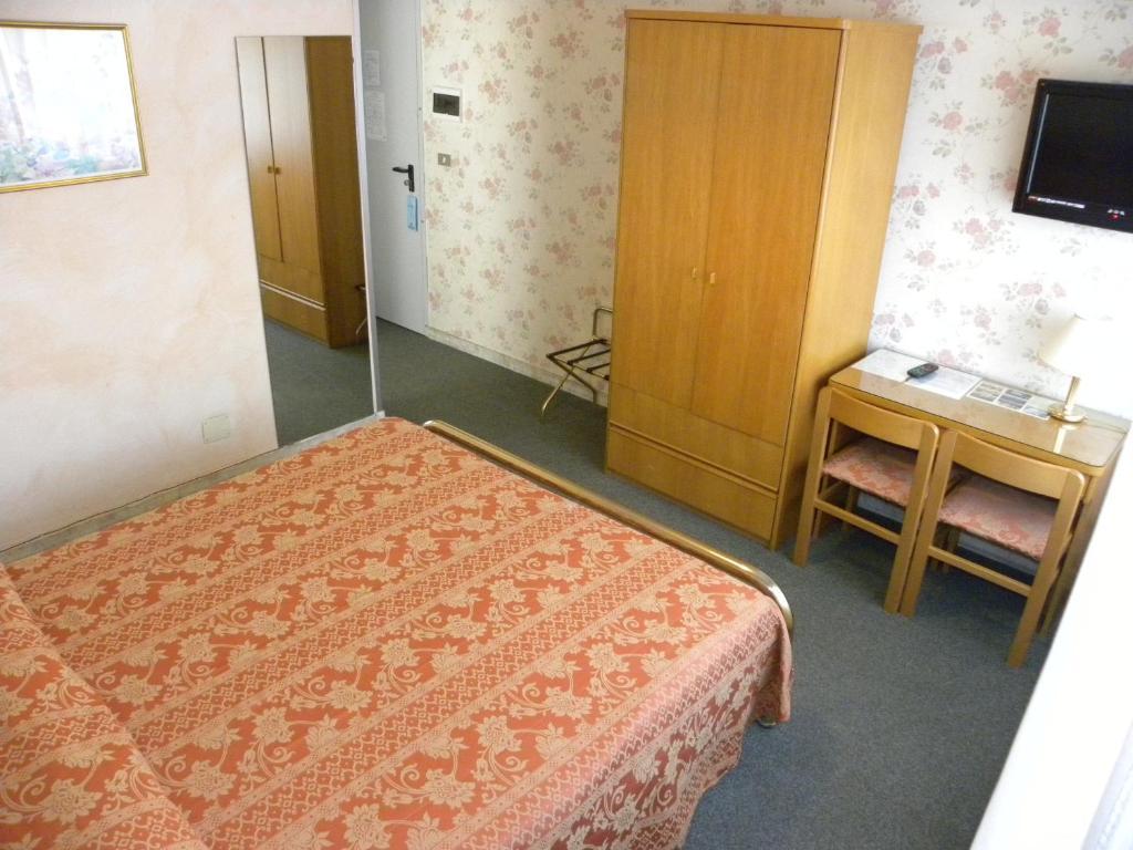 Hotel Rosengarten Pavia Room photo