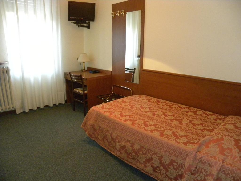 Hotel Rosengarten Pavia Room photo