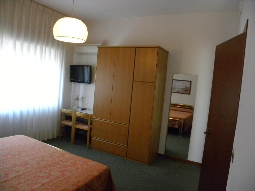 Hotel Rosengarten Pavia Room photo