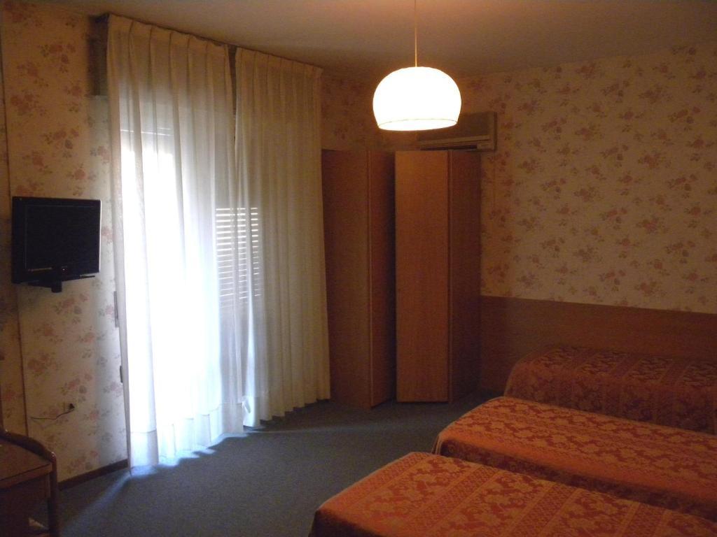 Hotel Rosengarten Pavia Room photo
