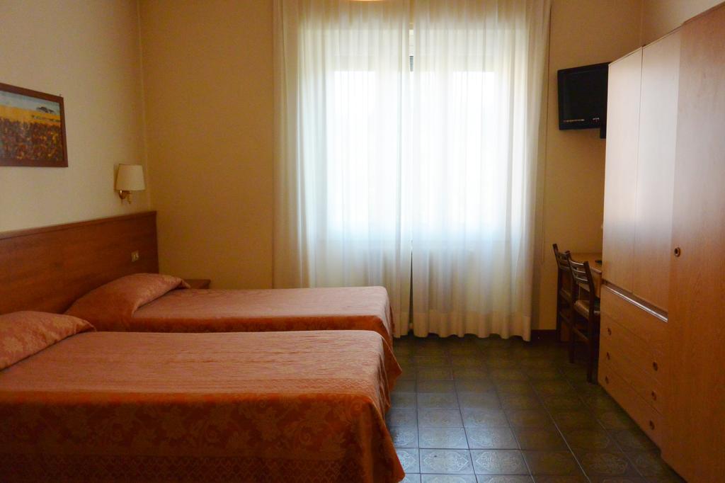 Hotel Rosengarten Pavia Room photo